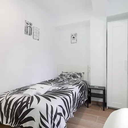 アパート C19 Beutiful 4 Bedroom マラガ